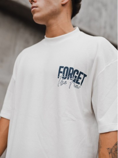 REMERA OVER FORGET CRUDO