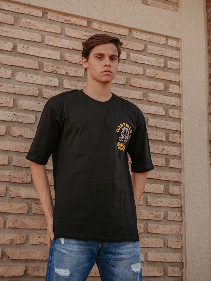 REMERA NEGRA GARFIELD