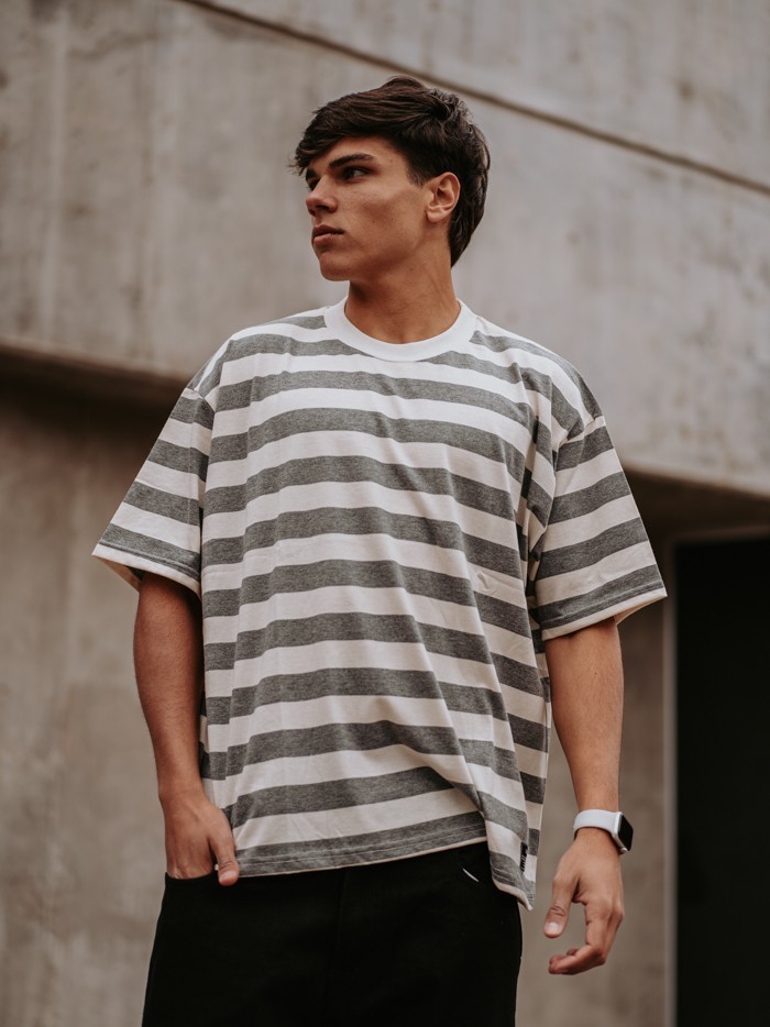 REMERA STRIPE GRIS