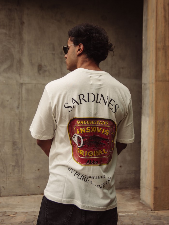 REMERA SARDINES BLANCA OVER